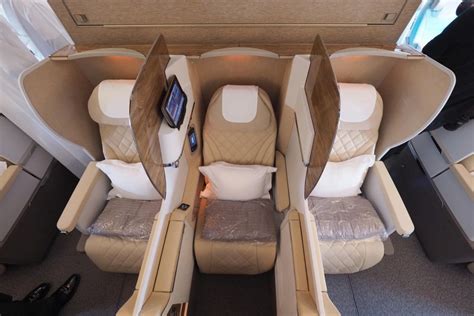 ek 777 business class